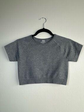 Women’s Gray short sleeve cropped top medium